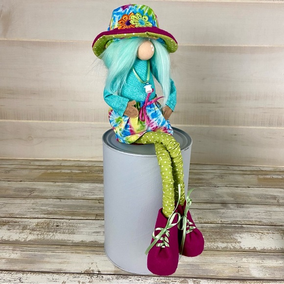 🚫SOLD🚫Tie Dye Hippie Gnome Girl Shelf Sitter Home Decor Hat Bendable Arms Legs - Picture 6 of 13